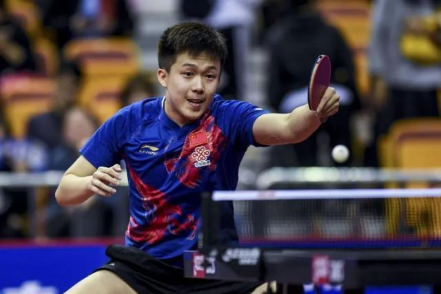 带着更加自 带着更加自