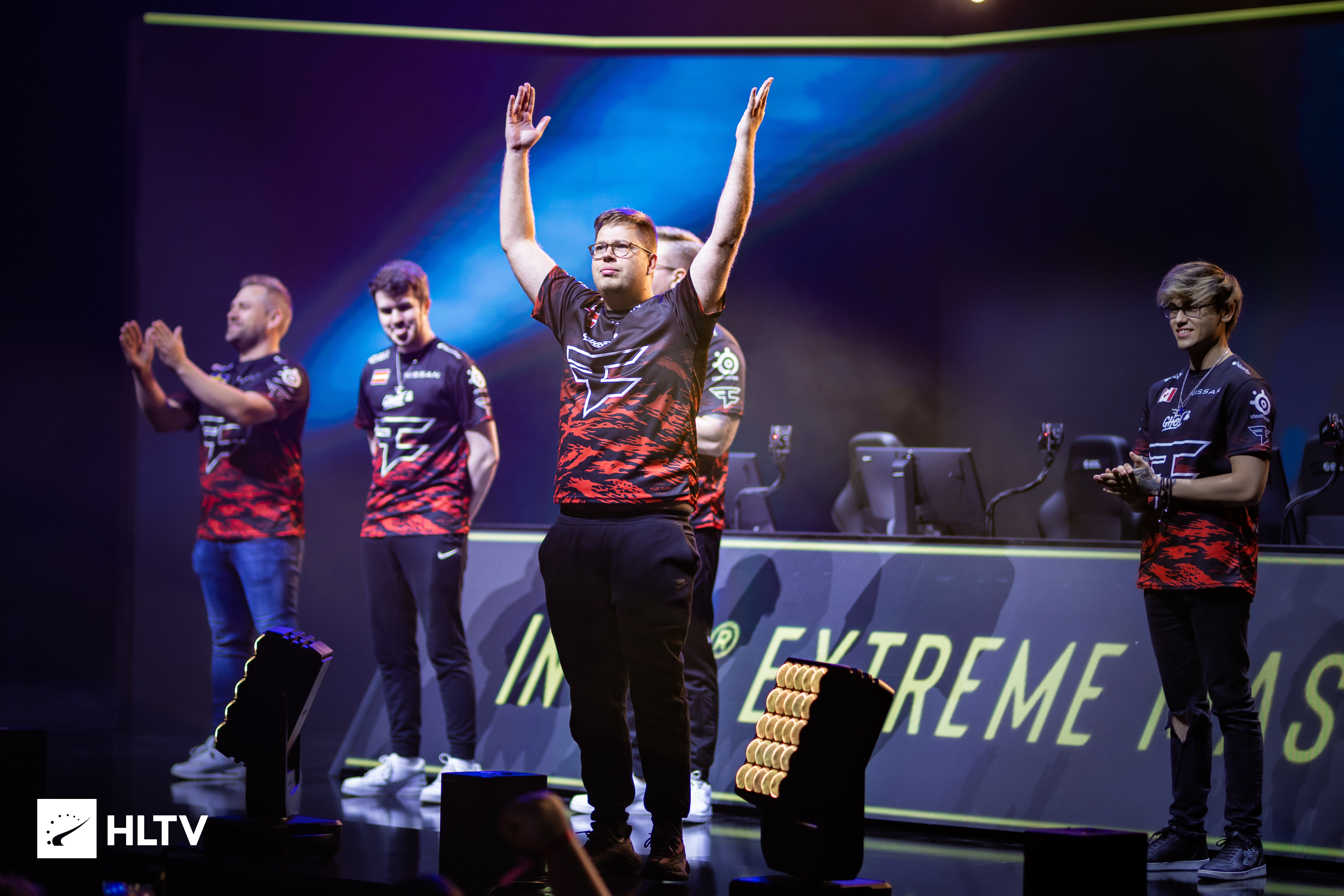 NBA湖人主场获胜，詹姆斯砍下高分